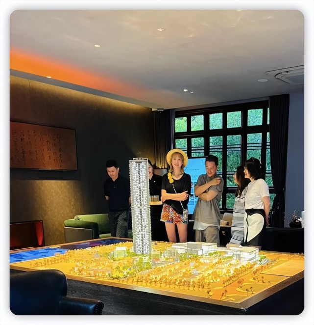 陈浩民|港星陈浩民定居长沙，斥资800万买下大平层，4位工作人员陪看房