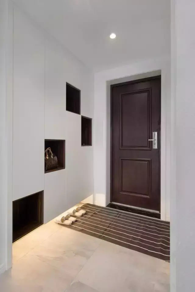 玄关怎么装才能告别满地鞋?一个好的玄关柜顶一间房!