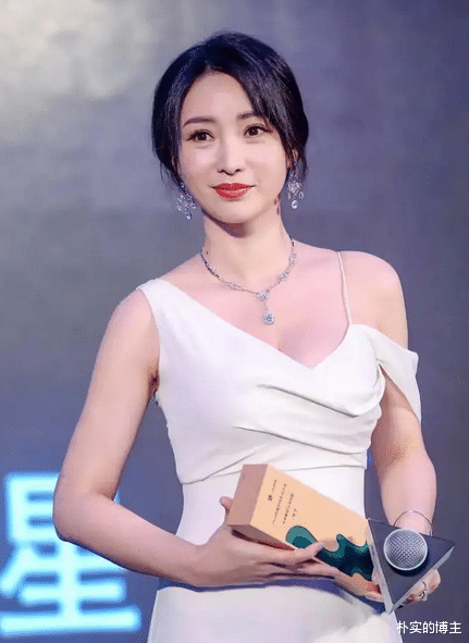 柳岩|柳岩刚出道就得罪陈凯歌，当伴娘差点毁前程，只有大鹏对她才真心