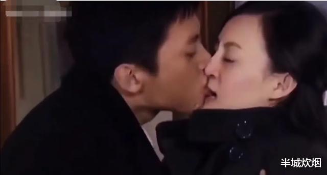 |真夫妻邓超和孙俪拍吻戏，拍摄现场尴尬的不是演员？是导演和剧组工作人员吧？