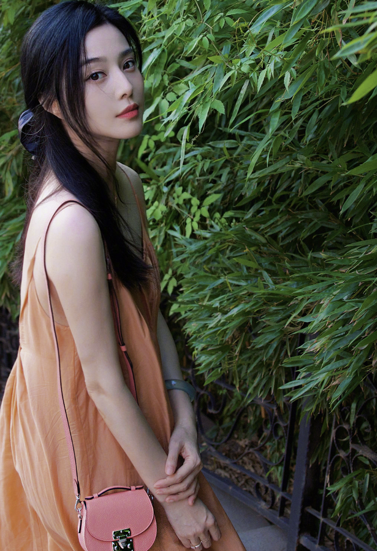 范冰冰|41岁范冰冰和妈妈同框庆生如同姐妹,张钧甯无惧争议留言送祝福