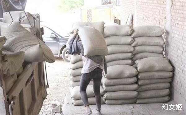 案例:水泥妹卖惨走红,现实却开豪车,被网友揭穿后老公与她离婚