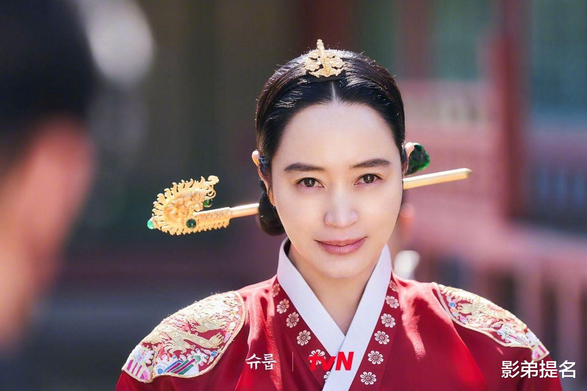 金惠秀 韩国影坛“美胸皇后”复出再拍古装剧，状态极佳被评不老女神