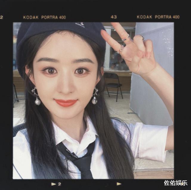 赵丽颖|赵丽颖公开行程受期待，秀一字马柔韧性满分，耍花枪英姿飒爽