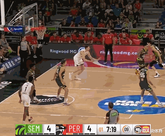 周琦|NBL-凤凰险胜野猫 周琦5投5+3帽顶翻对手暴扣最后6分钟被弃用