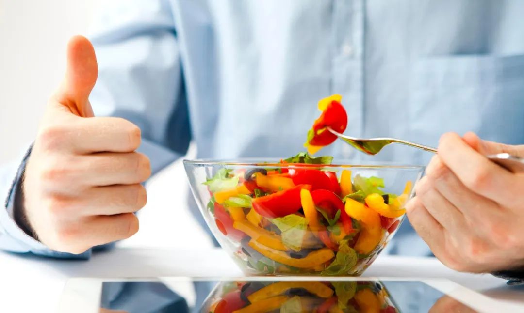 口臭|缓解口臭状况先要找准病根，除去口腔清洁，这4点也值得重视