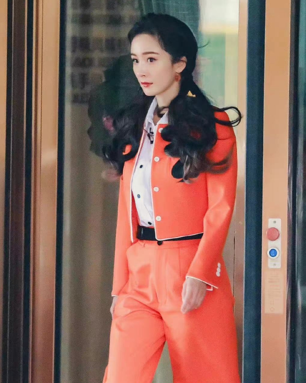 唐艺昕|杨幂眼角受伤两个月，伤疤首度曝光，长达三四厘米