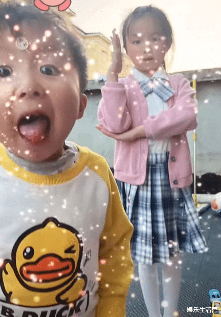 许敏|田静给悦悦穿jk,被夸有气质,许敏曾认不出她,以为是自己小时候