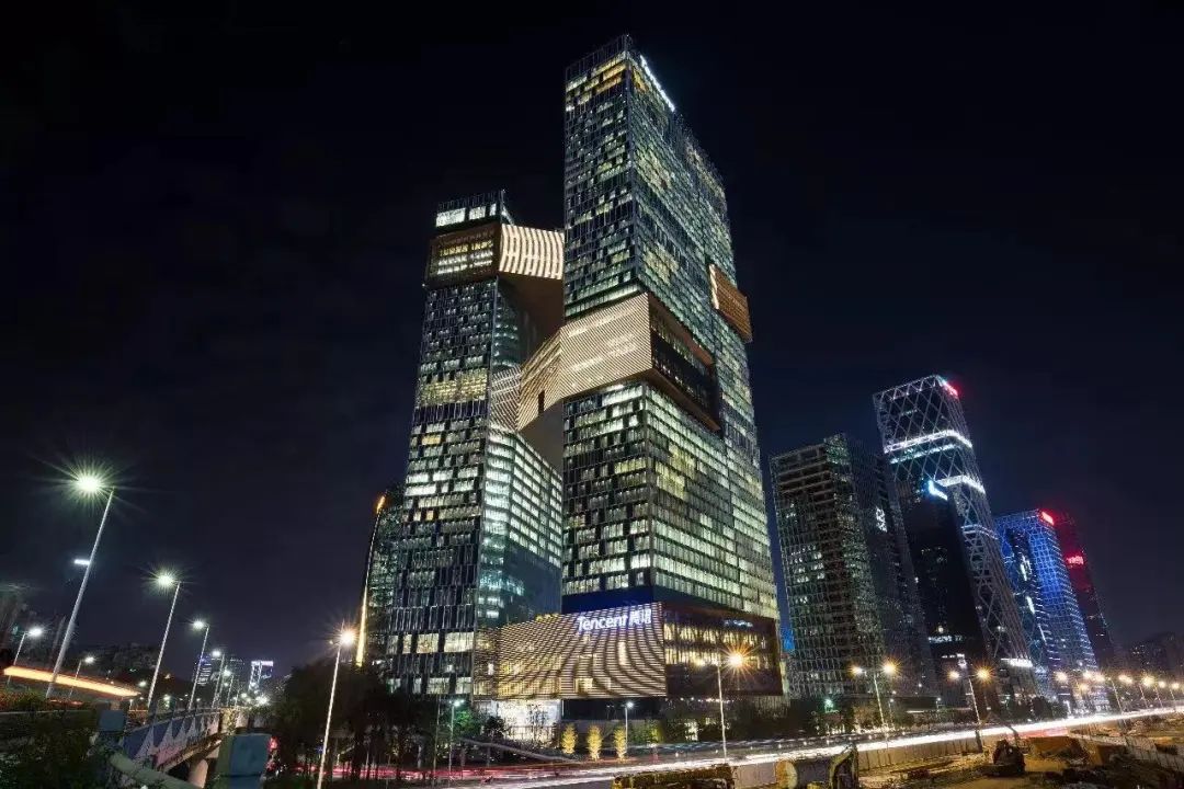 今天,聚光灯下的焦点是科学偶像