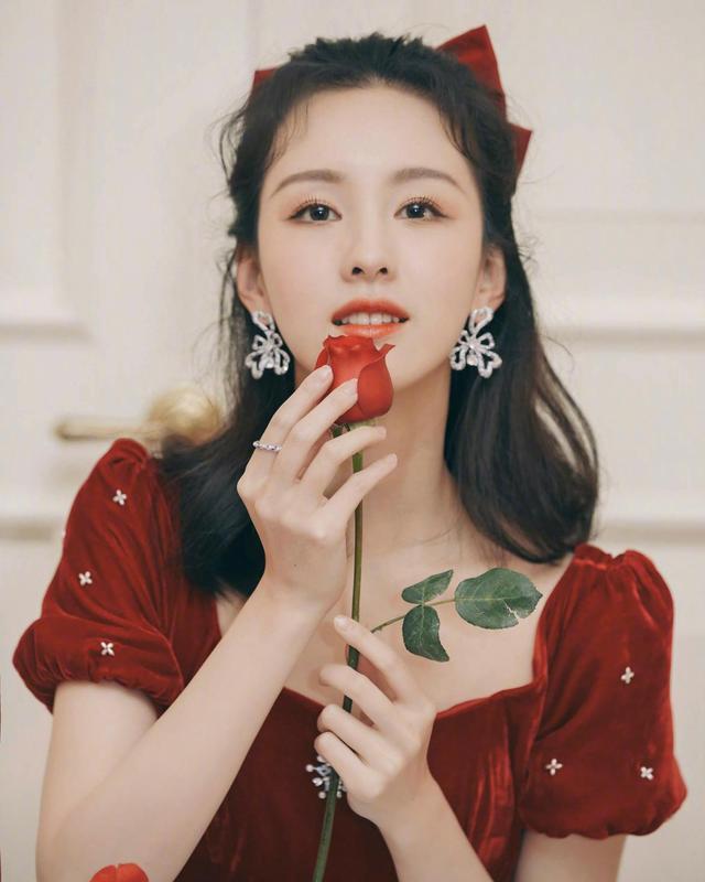 陈都灵|拍戏十年难走红,陈都灵最新路透封神,却扛不住怼脸镜头