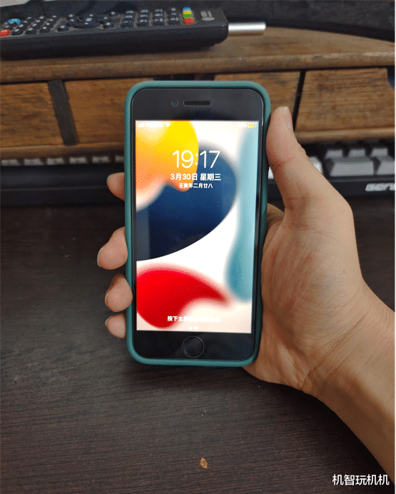 苹果|企图碾压国产机却惨遭滑铁卢，苹果最廉价5G手机狂跌，无人问津！