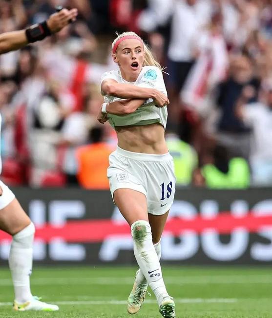 2-1，110分钟绝杀欧洲8冠王！87192球迷现场见证，女王发文庆祝