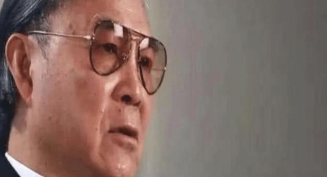 |霍启刚全家外出就餐,大女儿高清正脸首次曝光,灵动可爱像郭晶晶