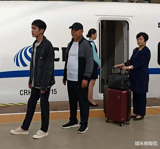 李大为|警察荣誉:李易生病重,李大为与其和解?李母似乎隐瞒了什么