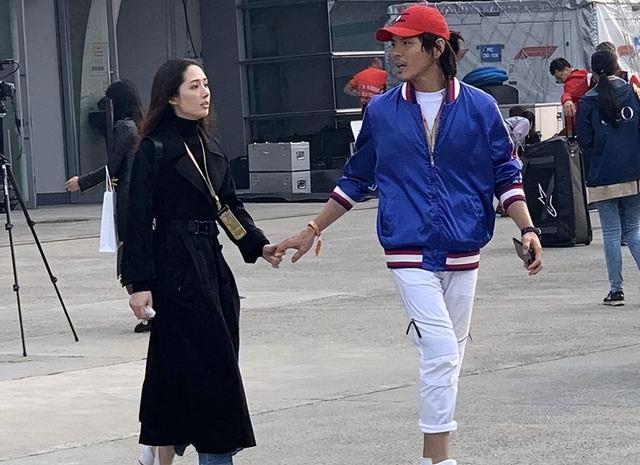 向佐|向佐聊天女主疑正脸曝光！女方衣衫不整忙着录屏，向太否认要起诉