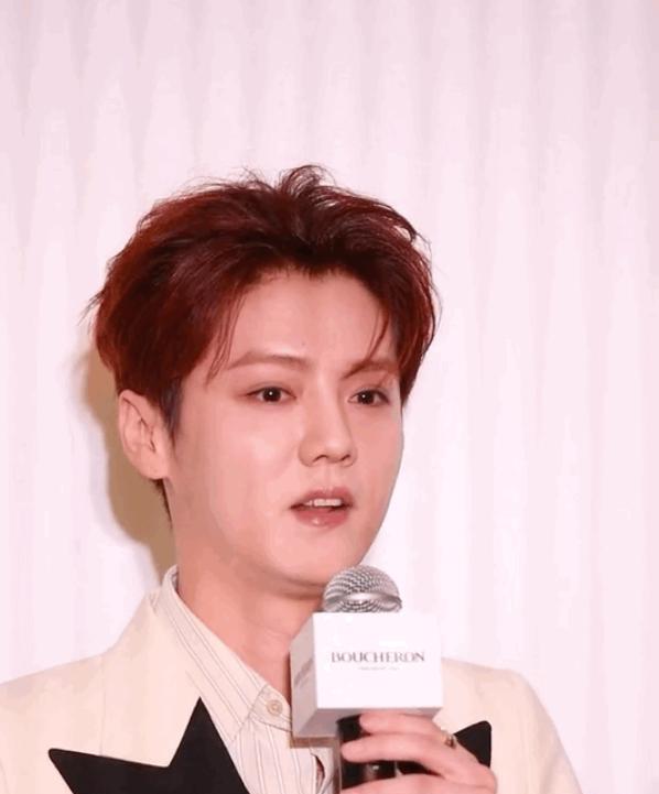 鹿晗|搜狐娱乐镜头下的鹿晗发福双下巴,粉丝怒指某媒体恶意搞小动作!