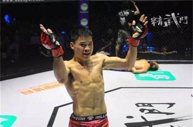 散打|国家散打运动员，和普通人相比，连招架之力都没有吗？