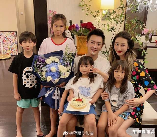 陈浩民|陈浩民一家八口随刘畊宏健身,妻子身材抢镜,四个儿女颜值遭吐槽