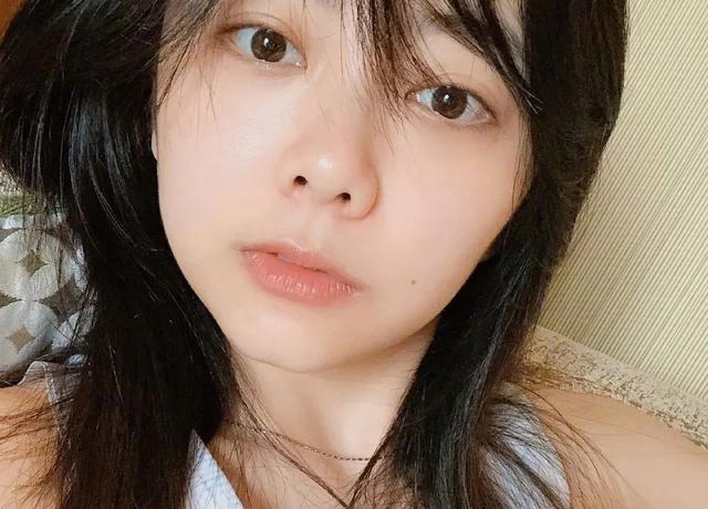 明星素颜 素颜和解?不如摆脱所谓强权定义的“美”