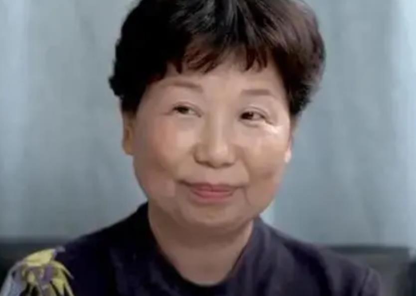 杜新枝|二审官司结束后，郭爸晒杜新枝婆媳同框视频，小熊面露笑容心情好