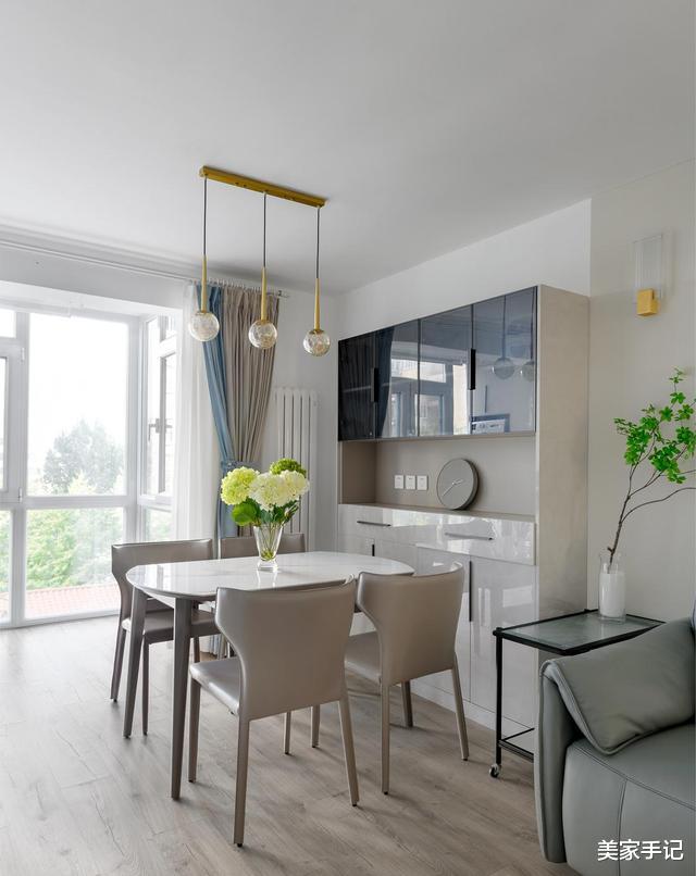 越来越多人不吊顶,不做背景墙,看看她家,明亮宽敞,以后照着装