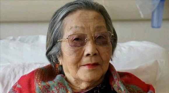 京剧|京剧名家赵燕侠：拜荀慧为师，患难老公早逝，94岁依旧爱京剧