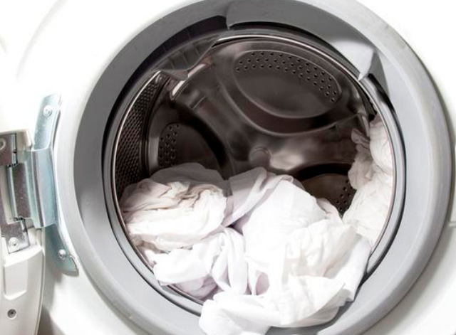 洗衣机用完开盖还是关盖好?一半人搞错,难怪衣服洗完发粘!