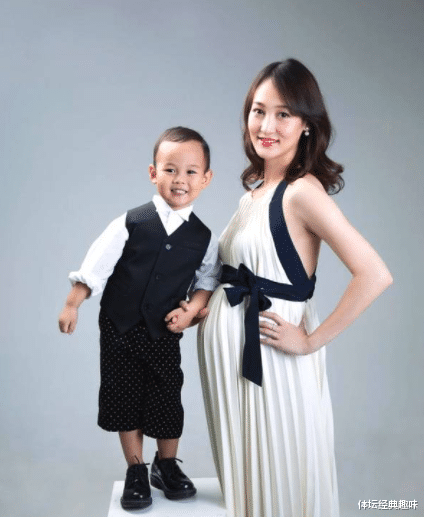 王皓|乒乓冠军王皓：30岁娶美妻，32岁面临婚姻危机，他如何化解？