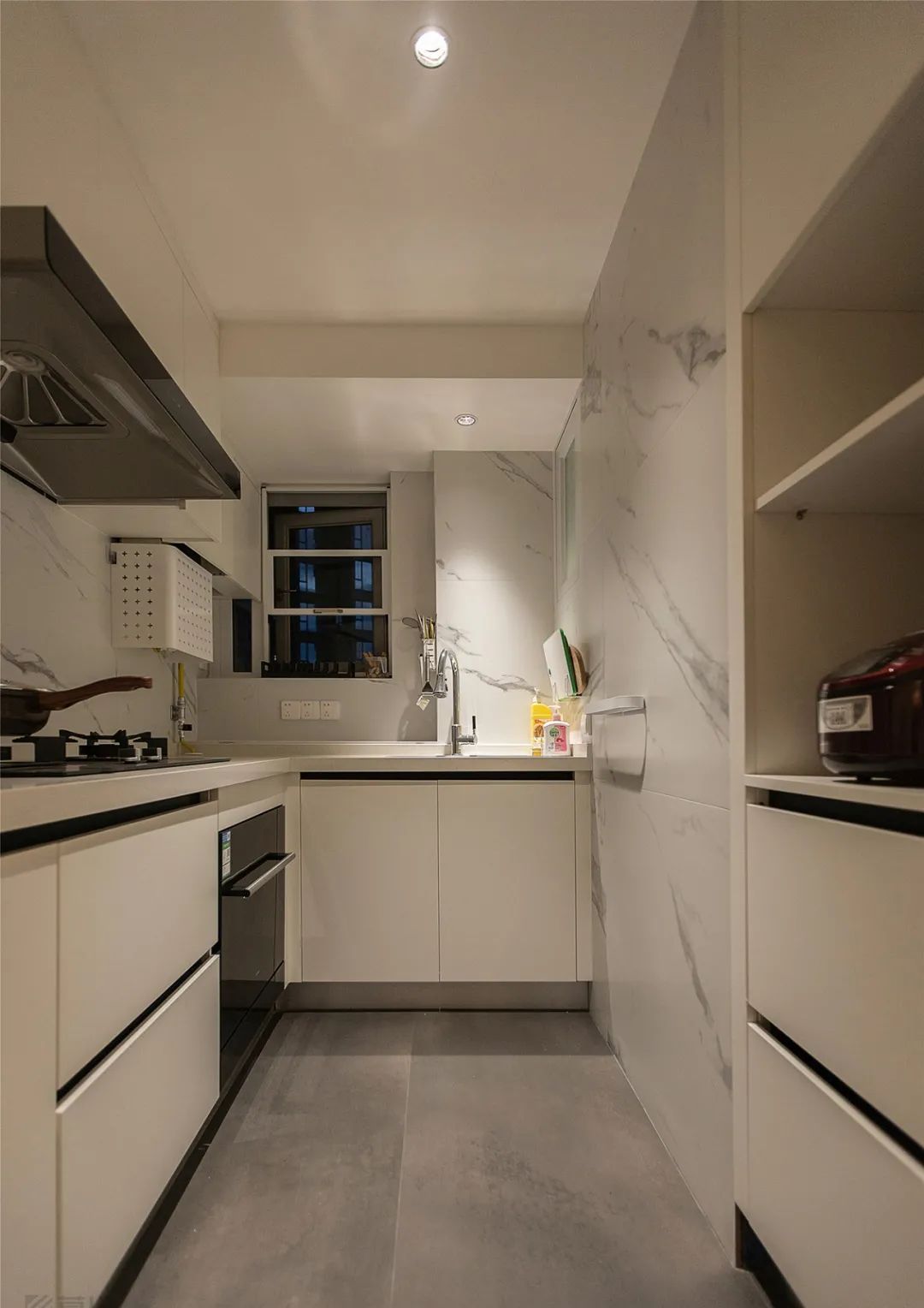 玻璃借光,干区外置,114平现代混搭三居