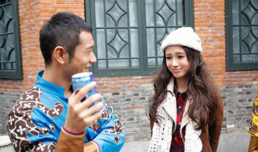 Angelababy|10个月的时间，杨颖完成了一场蜕变，也让我们看清了娱乐圈的虚伪