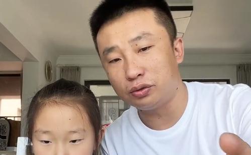 |靠女儿吸粉10.6W,杨子钰妈为开店搬家,称脱掉高跟鞋也可做靓仔