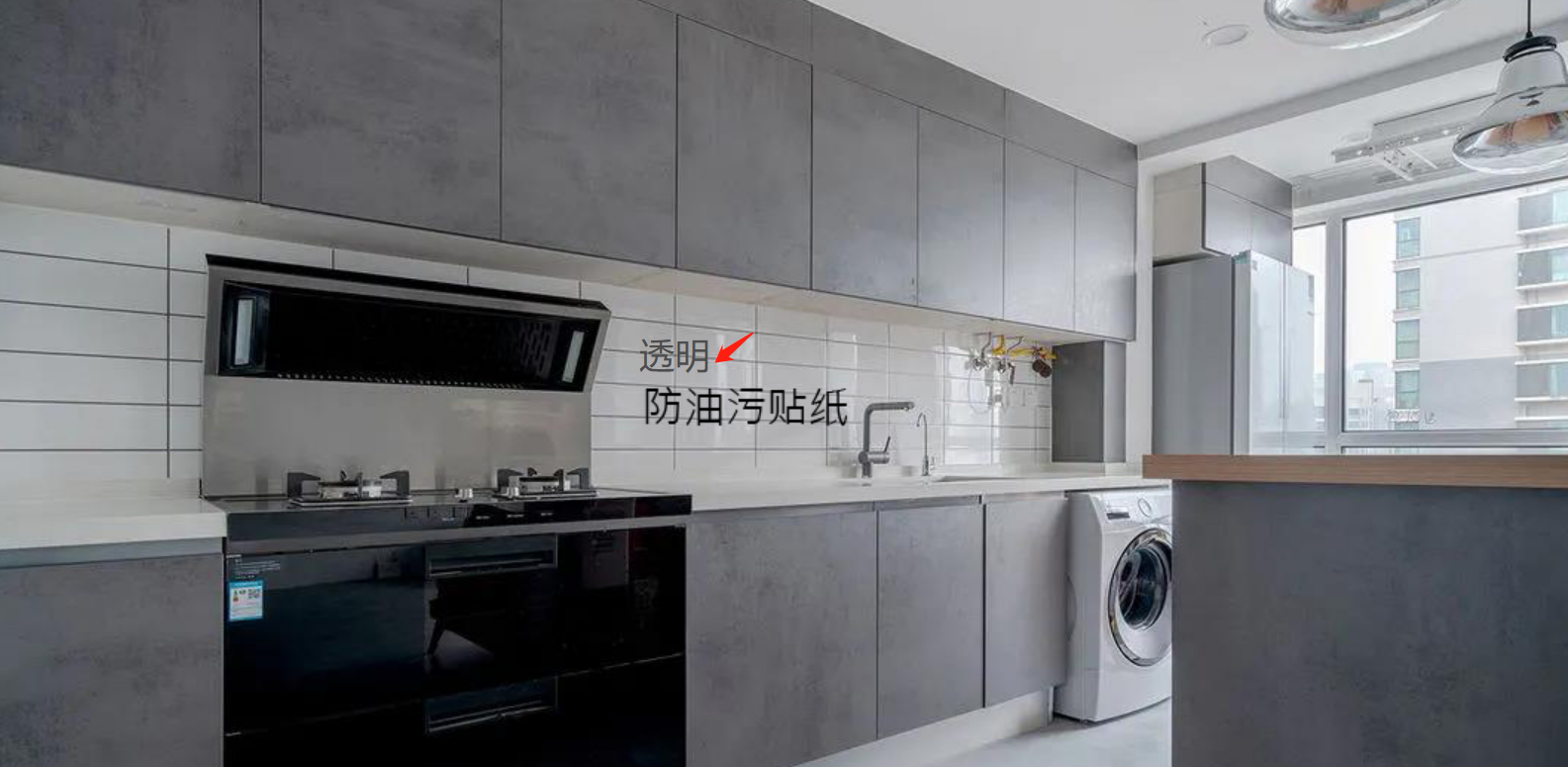 走进她家，就被简约干净的氛围吸引，室内清爽明亮，生活非常幸福