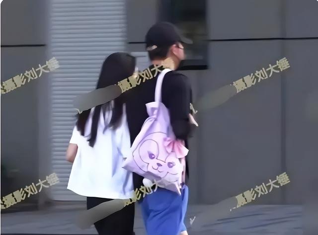 俞灏明|毛小姐喊话俞灏明“做个人吧”,并直斥其为暖不透的物种