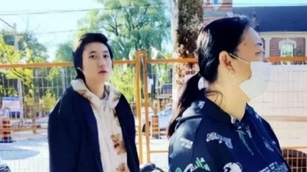 吴卓林|吴卓林国外领救济食物，穿得像个流浪汉，生活过得很心酸