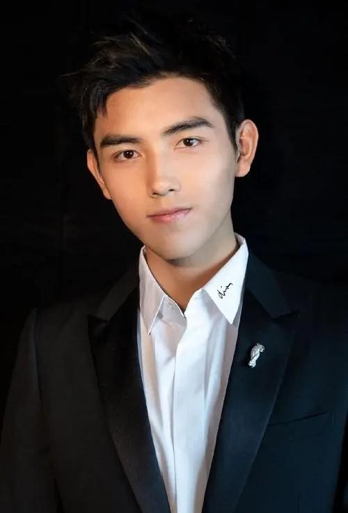 陈飞宇|爸爸颜值拖后腿,全靠美人妈妈力挽狂澜!