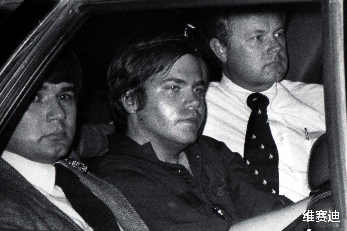 电影|为了吸引偶像的注意,粉丝跑去刺杀总统,这可不是电影