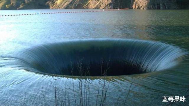 流入葡萄牙湖面地球破洞的水，都去哪里了？这种“深洞”很常见