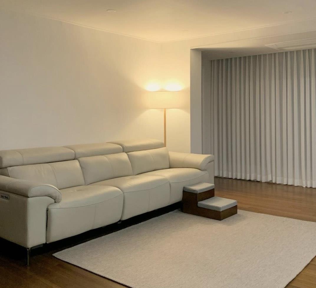 韩国25岁女主坚持“低欲生活”,全屋极简风十足,家居氛围美极了