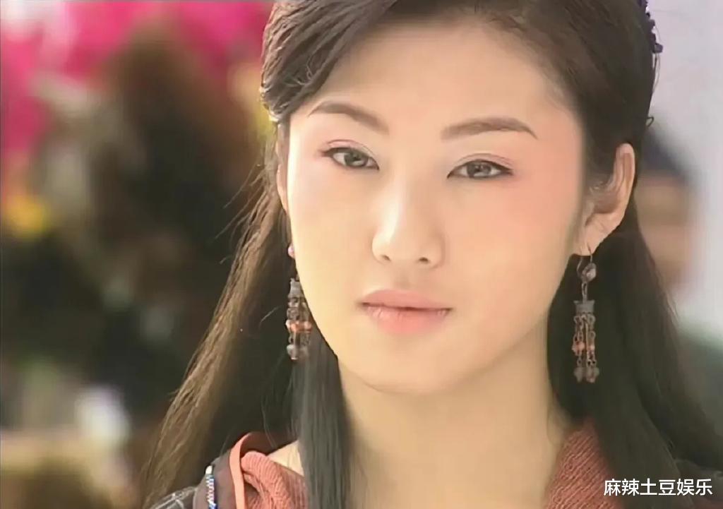 尹天雪|《水月洞天》病娇女主天花板尹天雪，妥妥的美强惨剧本