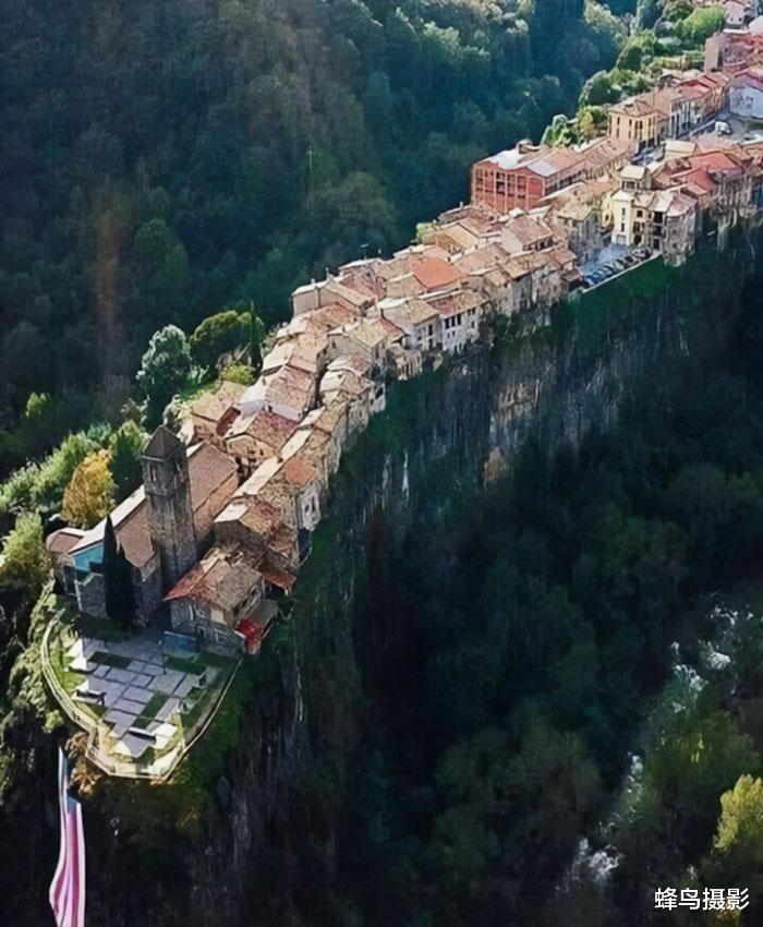 欧洲旅游|40张活久见的照片，世界各地那些神奇的建筑，世界太神奇了