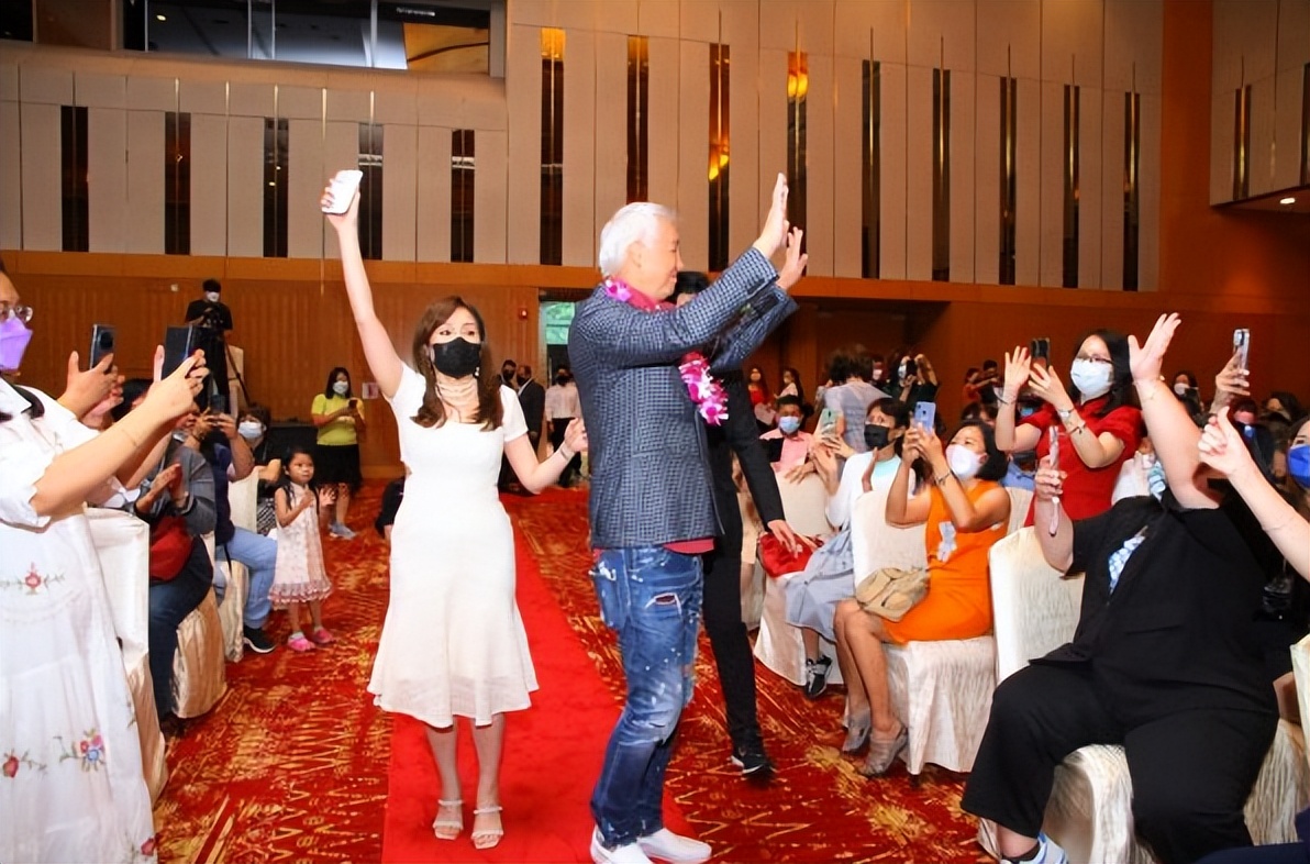 林瑞阳|林瑞阳“微商帝国”死灰复燃，现身大马拓展市场，被女合伙人簇拥