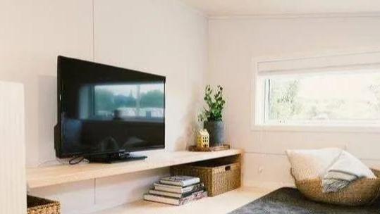 想都不敢想，21㎡两室一厅，客厅悬在儿童房上面，只能爬着去做客