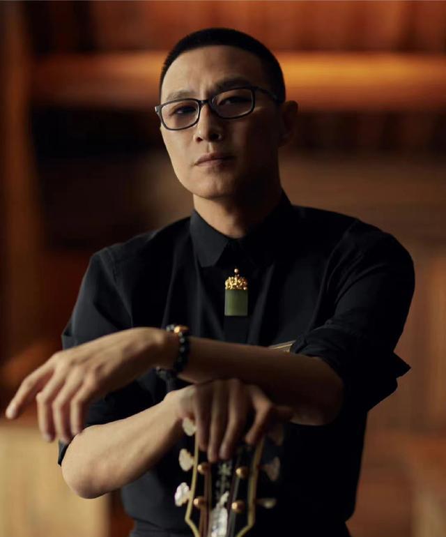 章子怡|汪峰发文庆生，晒出一家四口小儿子没出镜，网友抱怨章子怡没P图