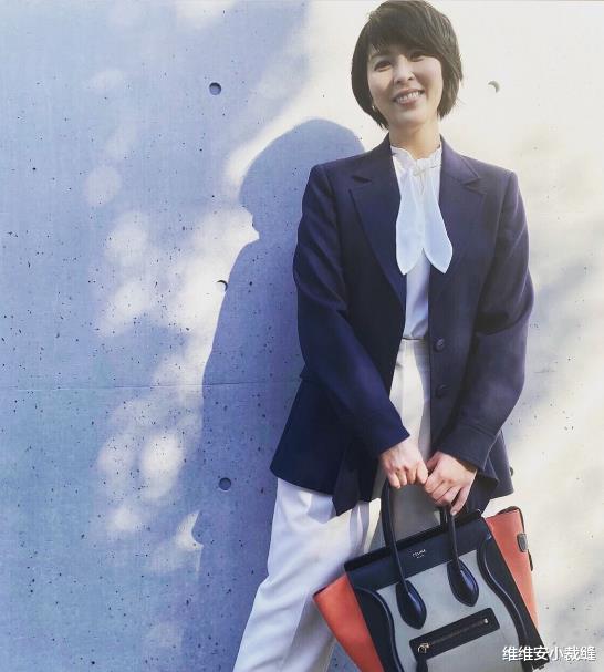 穿衣搭配|45岁的松隆子越来越时髦了，从首饰到搭配，凭优雅穿搭登上热搜