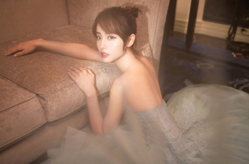 张嘉倪|张嘉倪身穿水蓝色蛋糕长裙,身材颜值俱佳,不愧是最美紫菱。