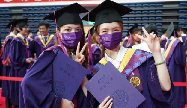 大学生|清华大学公开招聘,学历门槛高但要求少,心动的大学生要做好准备