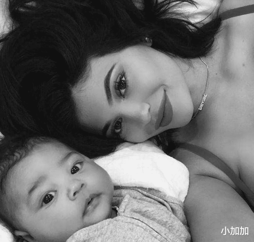 二胎|钟爱黑又硬!卡戴珊家族再添黑宝宝,金小妹生二胎,布克又遭调侃