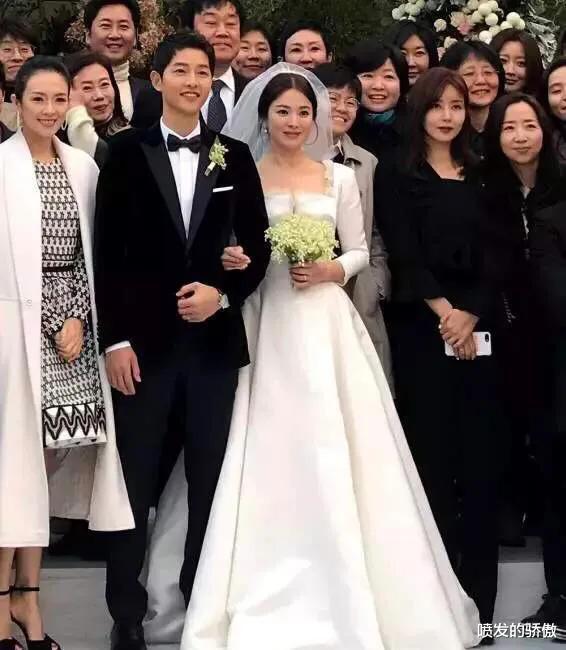 孙艺珍|高定变淘宝风！孙艺珍4套婚纱57万，被吐槽材质低廉，不如宋慧乔