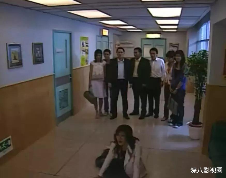 钟嘉欣|为生娃徘徊生死线还追三胎?她的生育观和奖运一样让人不懂……