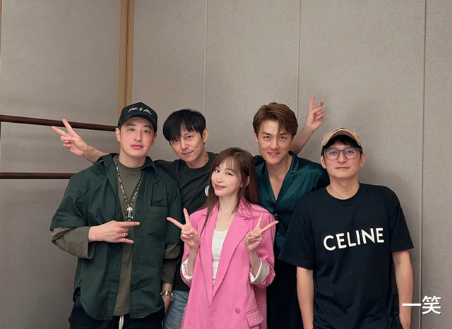 李维嘉|李维嘉久违现身,与何炅王心凌聚餐开心合照,仍是湖南卫视主持人